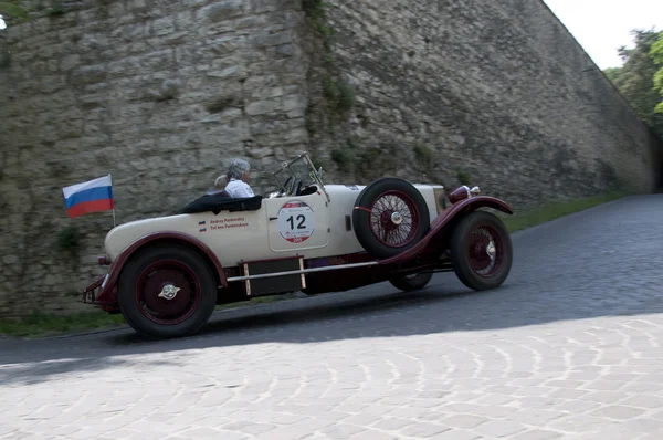 Mille Miglia 2015, la famosa carrera de coches retro —  Fotos de Stock