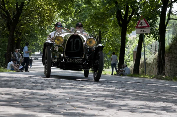 Mille Miglia 2015, de beroemde race voor retro auto 's — Stockfoto