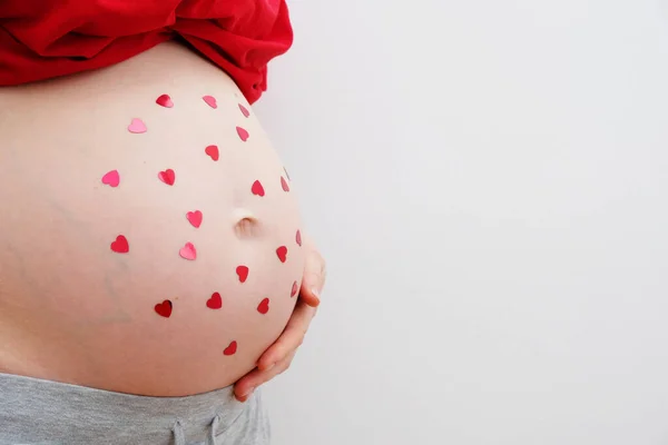 Šťastného Valentýna Těhotná Žena Flitry Tvaru Srdce Břiše Koncept Mateřství — Stock fotografie