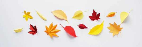 Blätter Aus Papier Fallen Rot Orange Gelbe Blätter Fallen Auf — Stockfoto