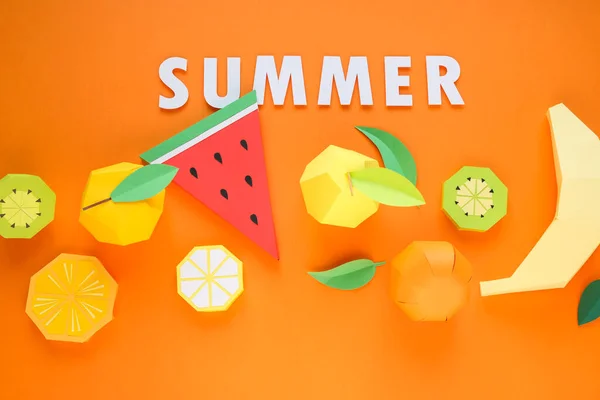 Exotiska Frukter Papper Djärv Orange Bakgrund Sommarkoncept — Stockfoto