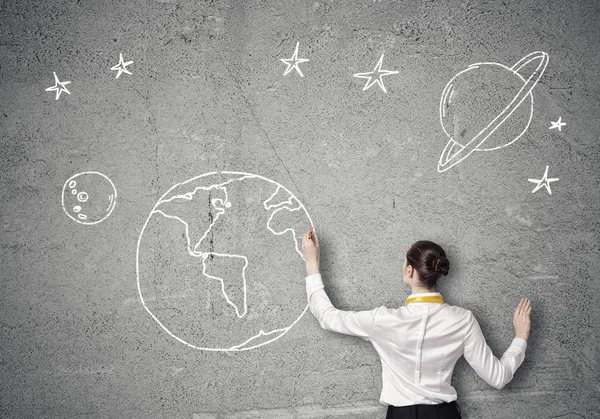 Businesswoman presenting drawn planet — Stock Photo, Image