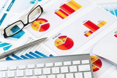 İş çalışma alanı ile finansal belgeler