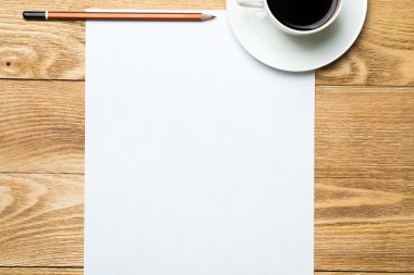 kahve ile boş kağıt levha