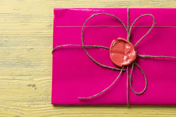 왁 스 물개를 가진 분홍색 편지 봉투 — 스톡 사진