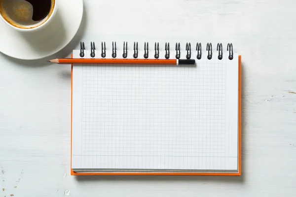 Coffee with blank notepad and pencil — Stock Photo, Image