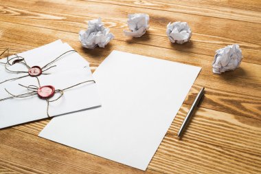 masada buruşuk kağıtlar konseptiyle