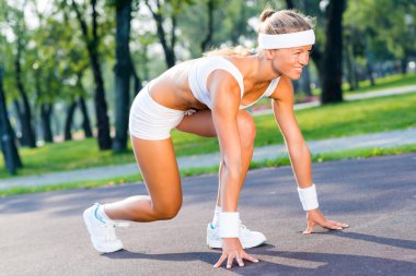 kadın atlet başlangıç poz