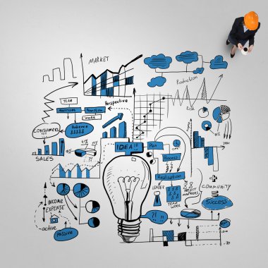 Kahve fincanı ile kadın mühendis