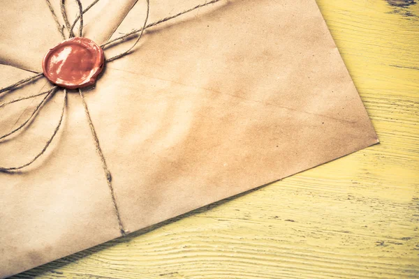 Mum mühür ile eski mektup zarfı — Stok fotoğraf