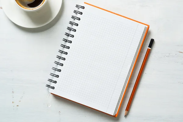 Coffee with blank notepad and pencil — Stock Photo, Image