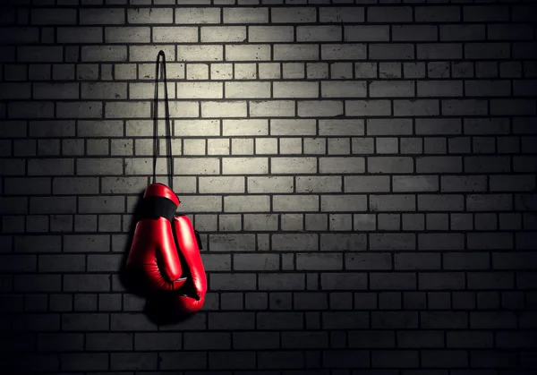 Бокс висит на стене — стоковое фото