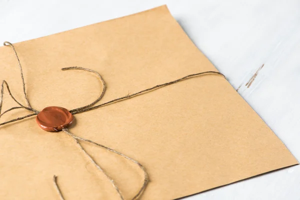 Ancienne enveloppe lettre avec sceau de cire — Photo