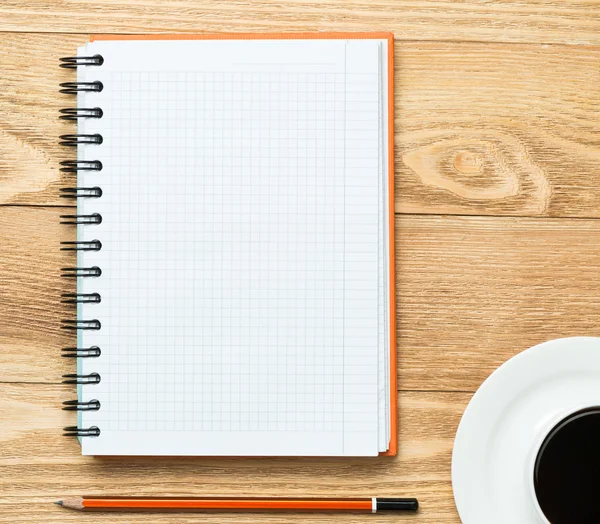 Bloc de notas en blanco con taza de café —  Fotos de Stock