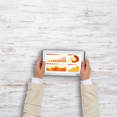 iş kadını ile Grafik Tablet PC'yi kullanma