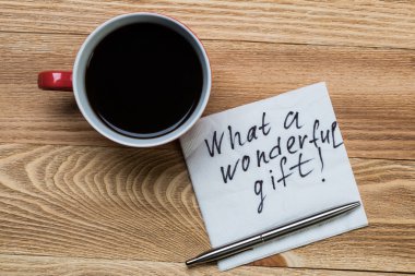 Peçeteye yazılmış romantik mesaj