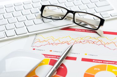 İş çalışma alanı ile finansal belgeler