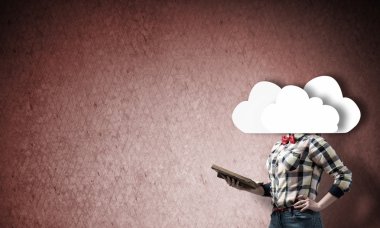 Bulut kafasından kızla