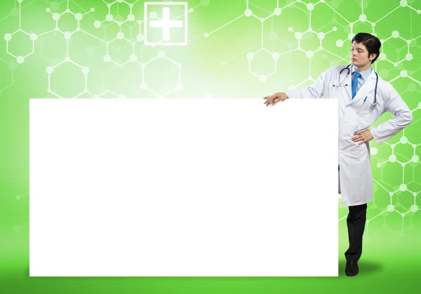 Doctor con banner en blanco — Foto de Stock