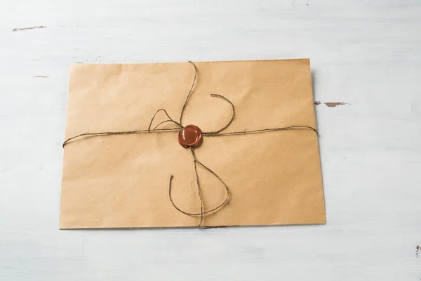 Mum mühür ile eski mektup zarfı — Stok fotoğraf
