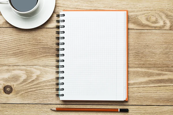 Bloc de notas en blanco con taza de café —  Fotos de Stock