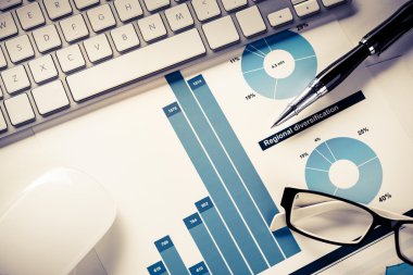 İş işyeri ile klavye ve diyagramları