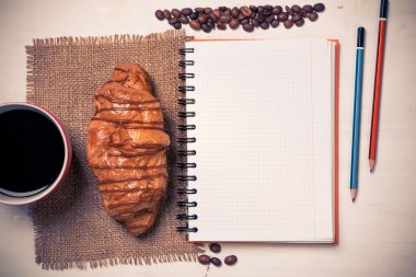 Not defteri ve kahve 