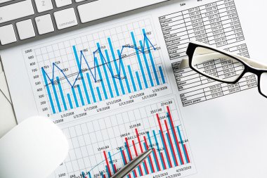 İş işyeri ile klavye ve diyagramları