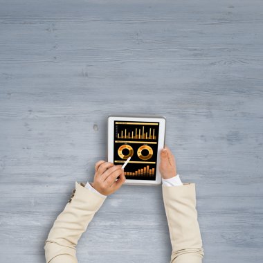 Tablet PC'yi kullanma işkadını eller 