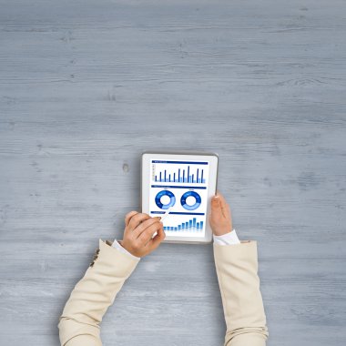 Tablet PC'yi kullanma işkadını eller 