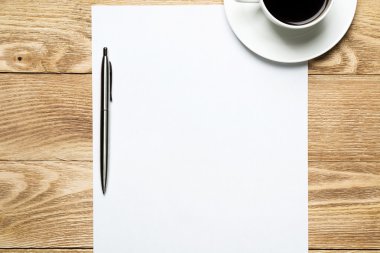 fincan kahve ve kalem ile boş 