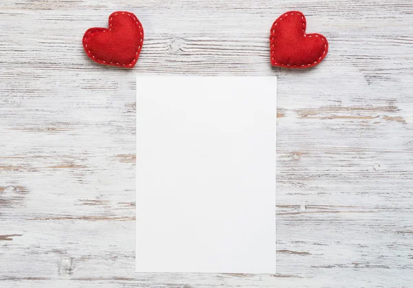 Corações e papel em branco — Fotografia de Stock