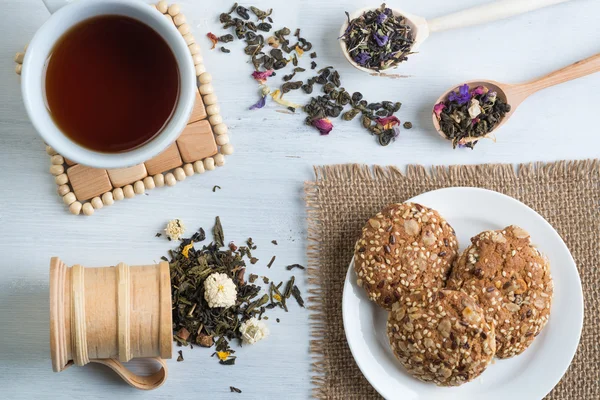 Otlar ile bitkisel çay 