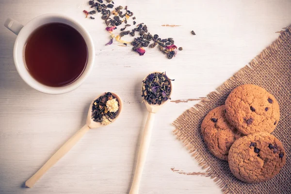 Otlar ile bitkisel çay