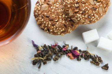Otlar ile bitkisel çay 