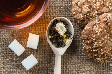 Otlar ile bitkisel çay
