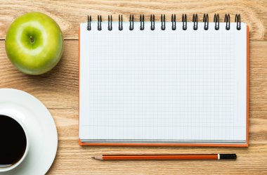 Kağıt kahve, apple ve kalem ile