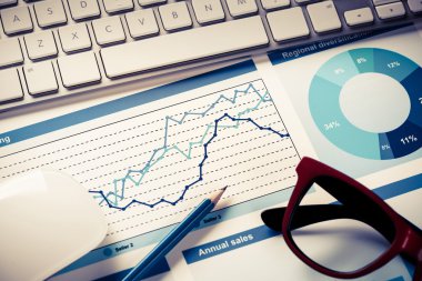 İş işyeri ile klavye ve diyagramları