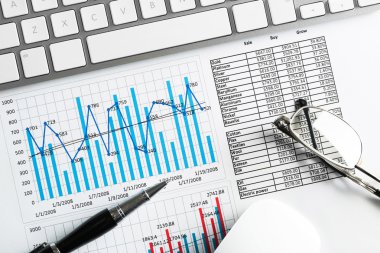 İş işyeri ile klavye ve diyagramları