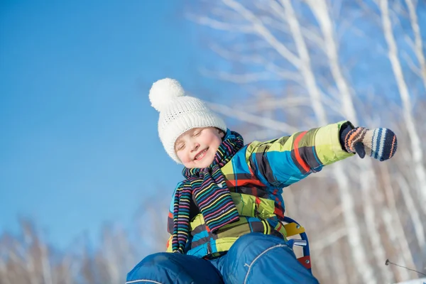 Little cute boy in winter park — Stock Photo, Image