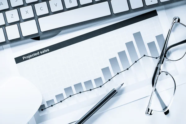 İş işyeri ile klavye ve diyagramları