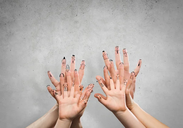 Mãos de família com rostos de desenhos animados — Fotografia de Stock