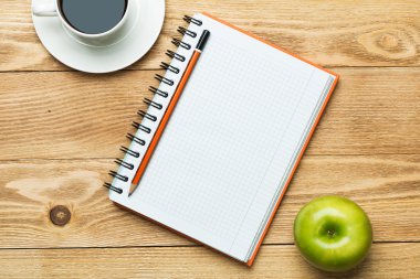 kahve, elma ve kalem ile not etmek