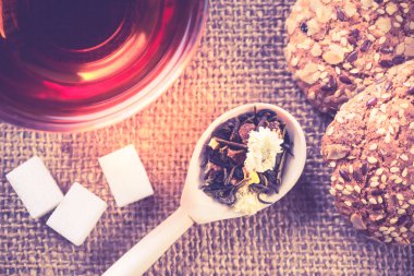 Otlar ile bitkisel çay