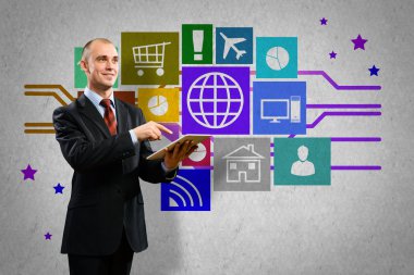 Tablet pc kullanan işadamı