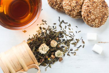 Otlar ile bitkisel çay 