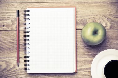 kahve, elma ve kalem ile not etmek