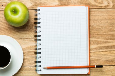 kahve, elma ve kalem ile not etmek