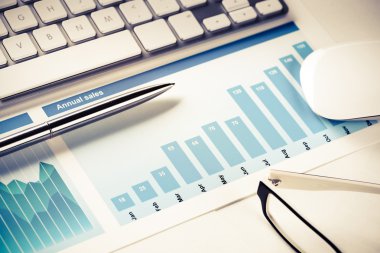 İş işyeri ile klavye ve diyagramları