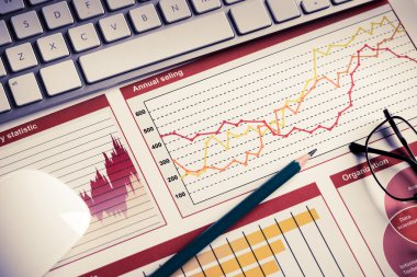 İş işyeri ile klavye ve diyagramları